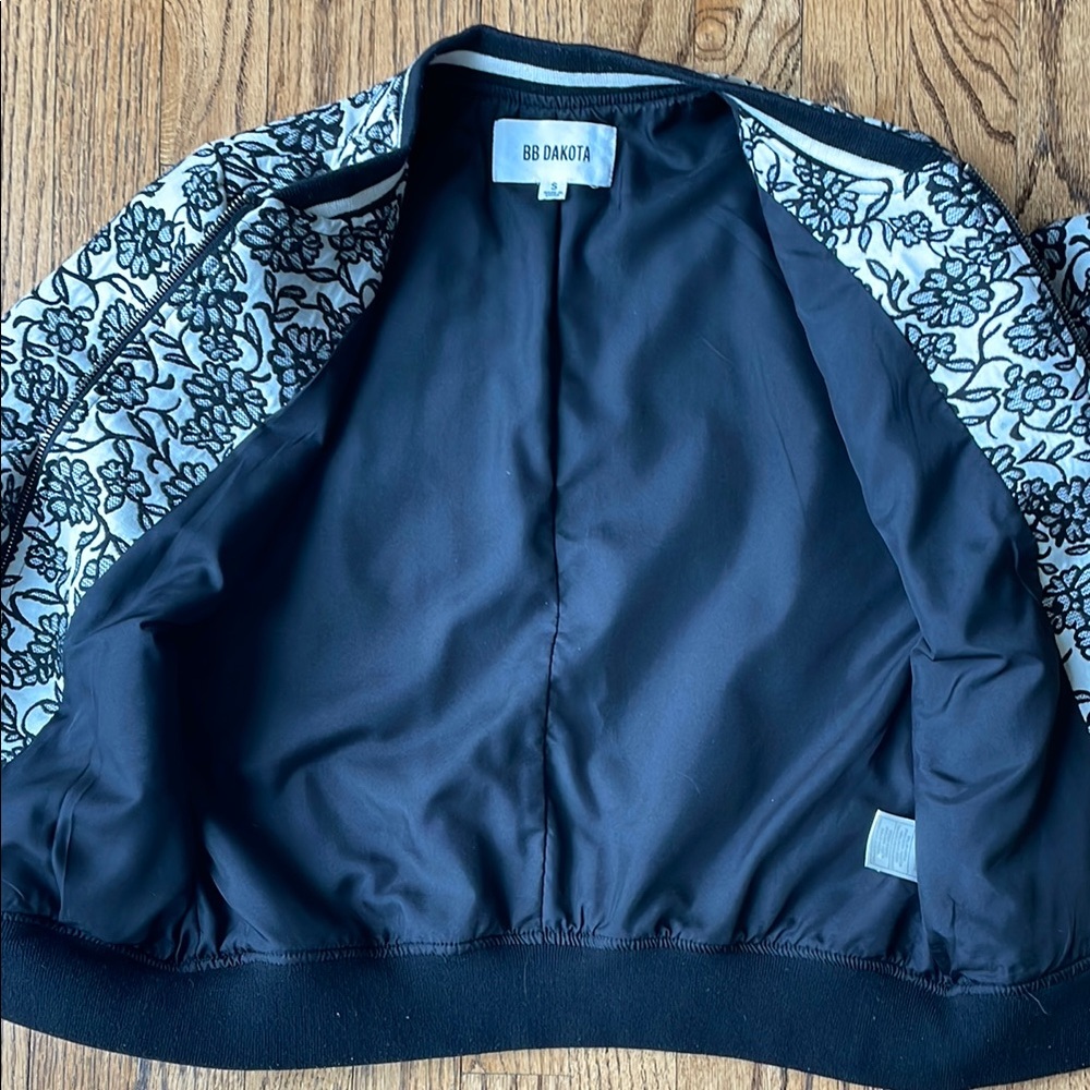 BB Dakota Black and White Floral Bomber Jacket - Picture 7 of 9